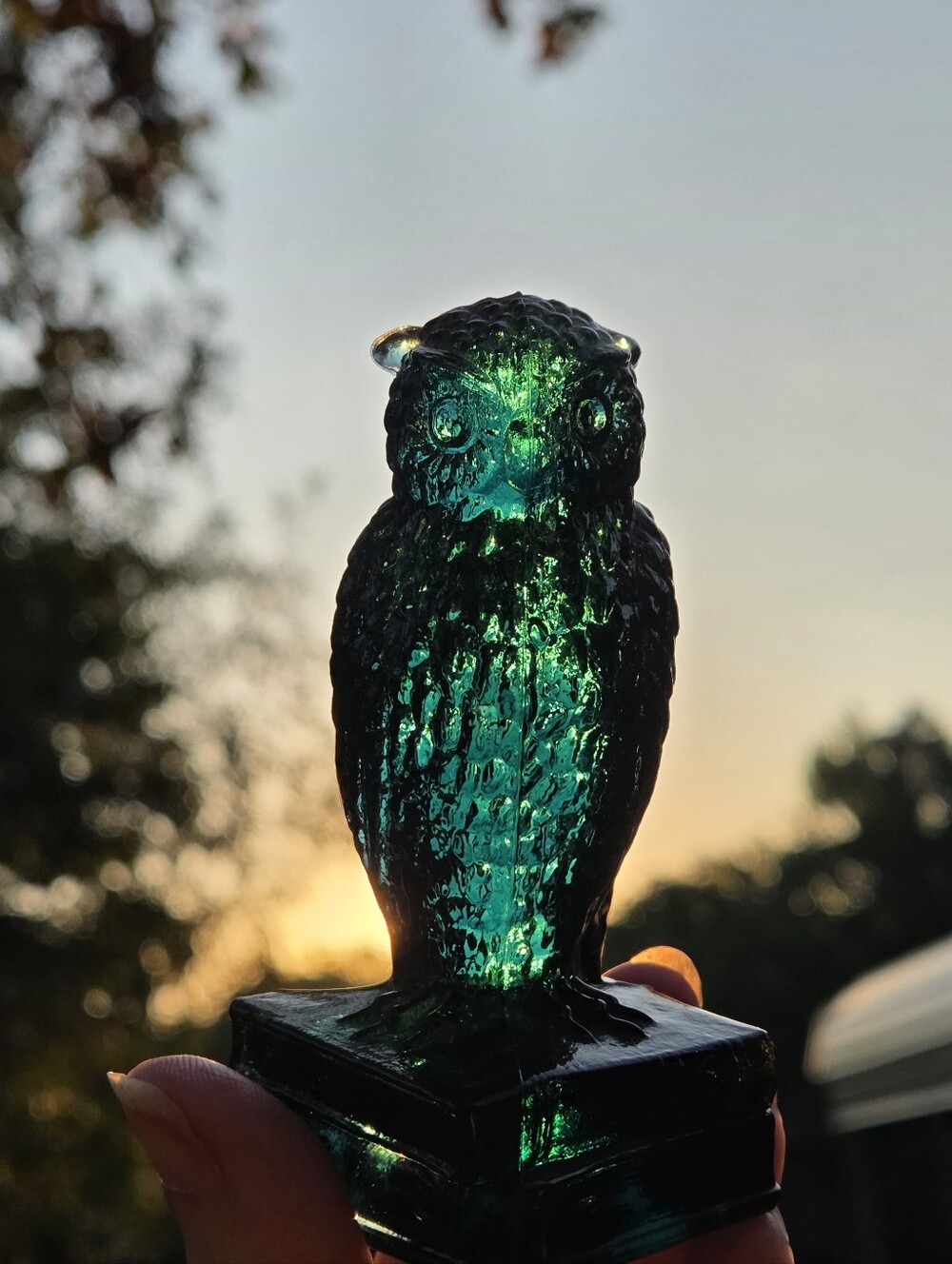 Degenhart VTG 1980s Dark Forrest Green Vaseline Glass Wise Owl on Books Figurine